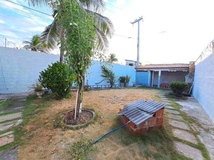 Caponga jardim com deck e churrasqueira