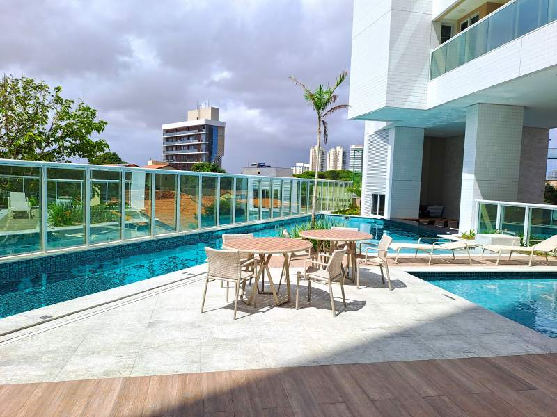 Tango Plaza piscina e deck molhado