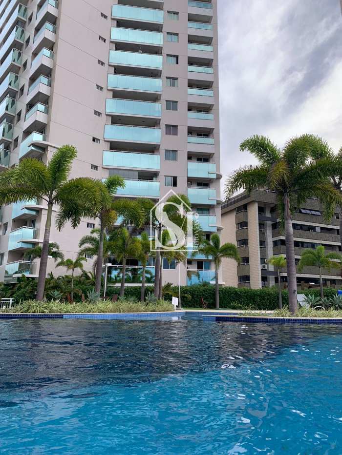 Moma Condominium fachada piscina