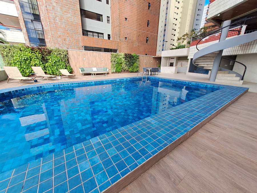 Apto Beira Mar piscina com deck